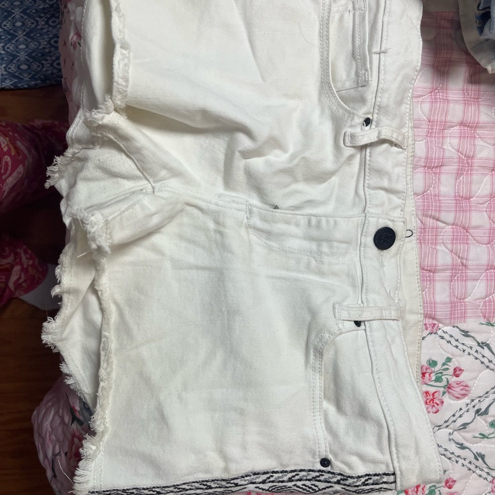 Chip & Pepper White Jean Shorts